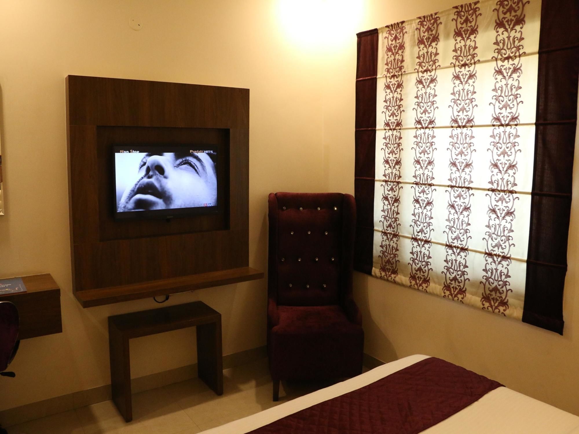לודהיאנה Hotel Rk Grande מראה חיצוני תמונה
